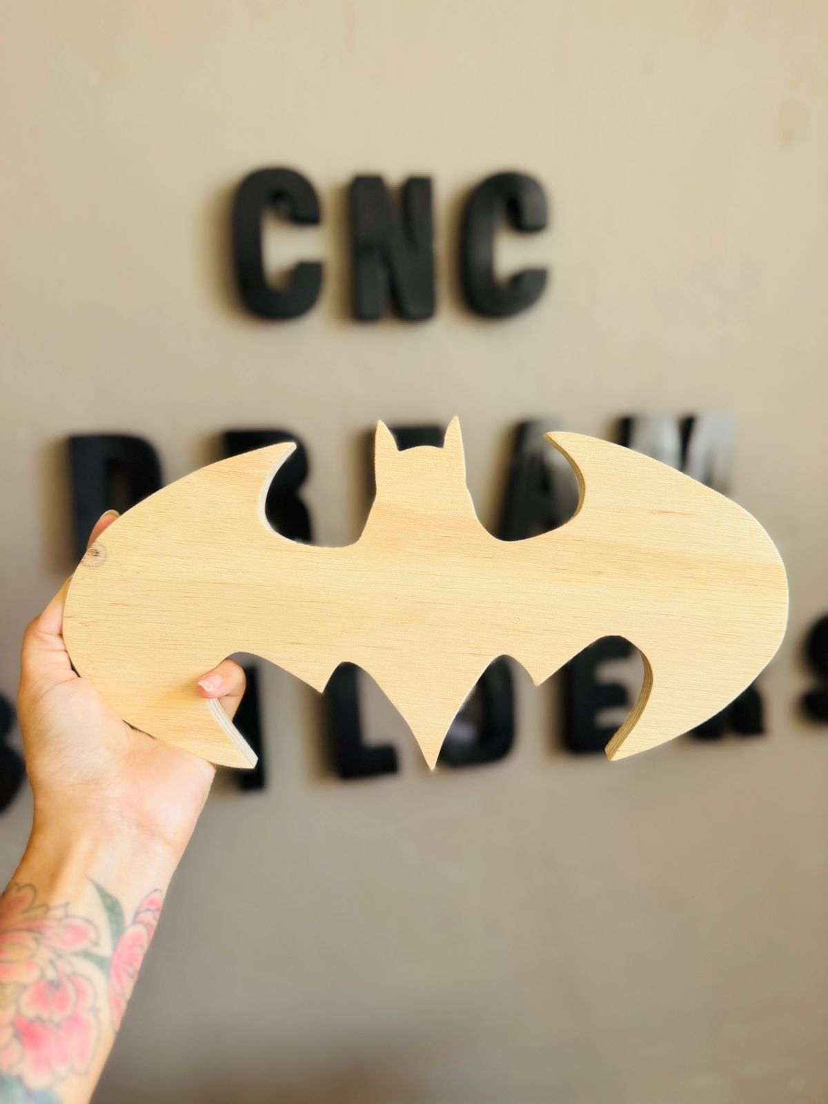 Logo Batman en madera