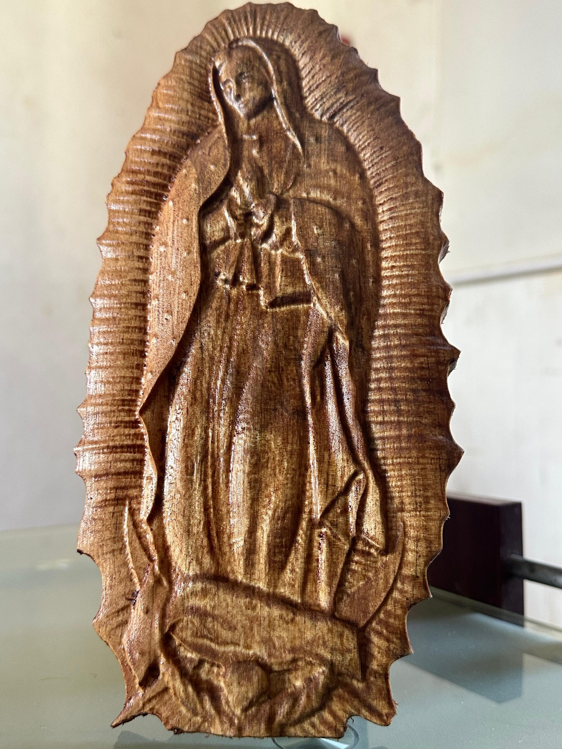 Virgen tallada en madera