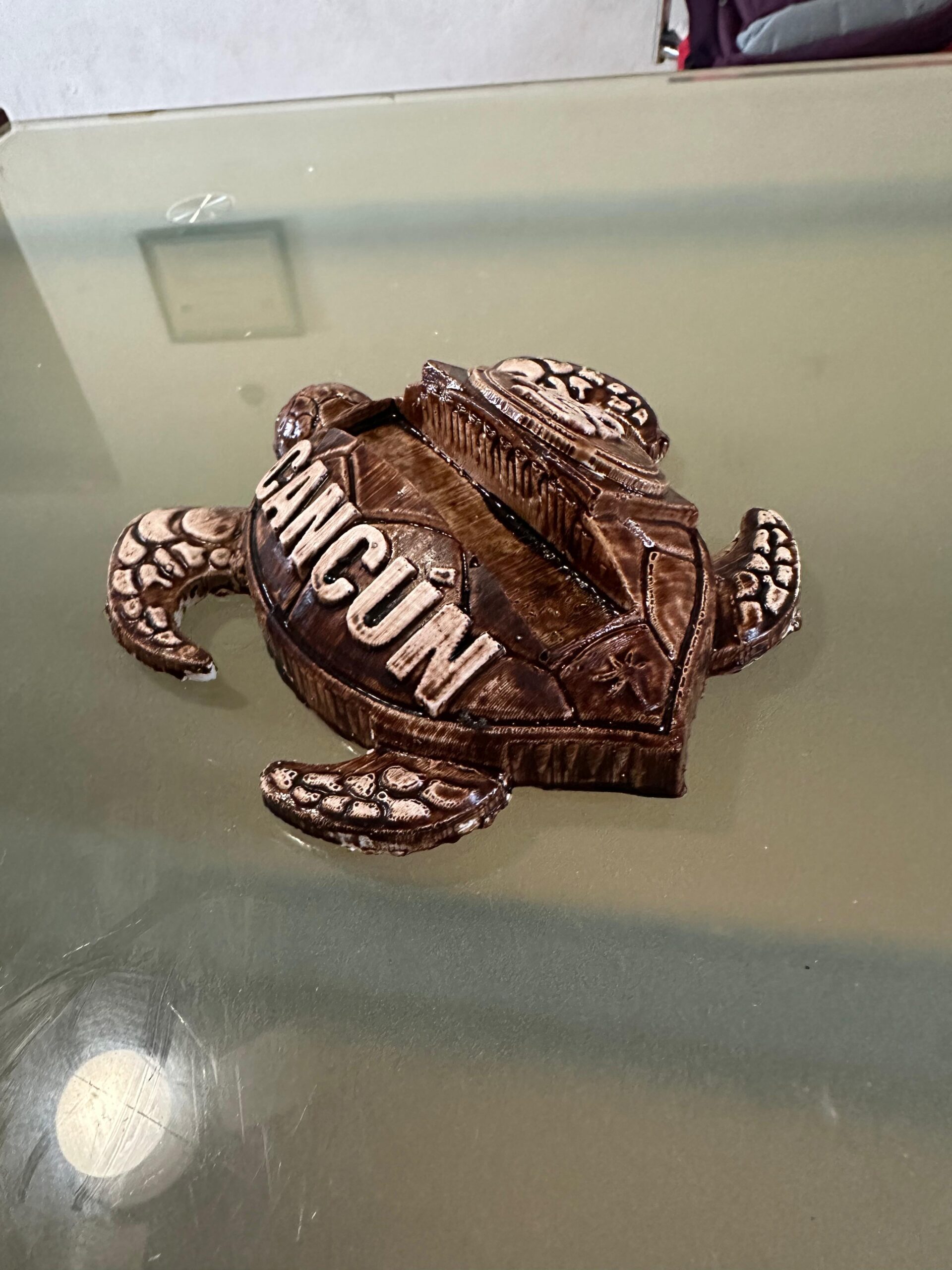 Tortuga de resina porta celular